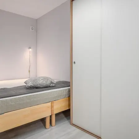 Pensionat Individual Bedroom Near Metro, In A Quiet Shared Appt *