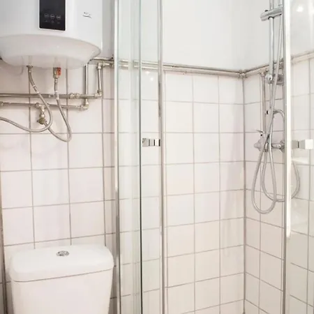 Individual Bedroom Near Metro, In A Quiet Shared Appt Oporto