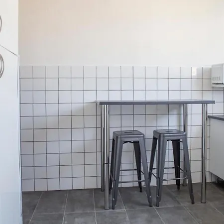 Individual Bedroom Near Metro, In A Quiet Shared Appt