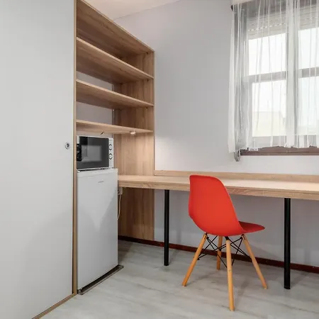 Individual Bedroom Near Metro, In A Quiet Shared Appt