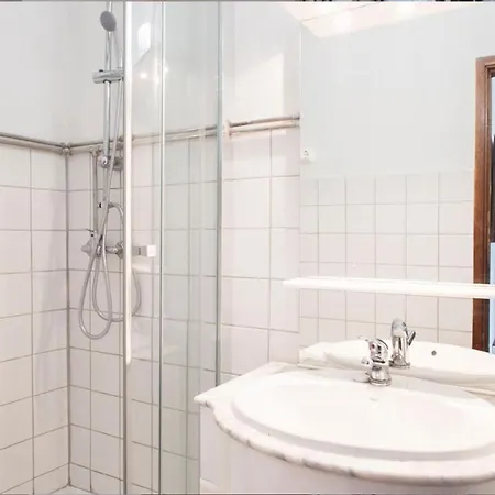 Gasthof Individual Bedroom Near Metro, In A Quiet Shared Appt *